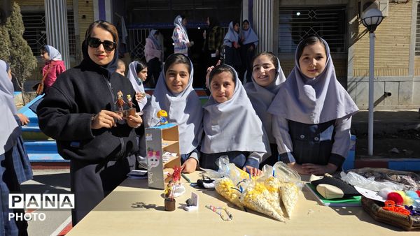 بازارچه در مدرسه آل ابراهیم شهرکرد 