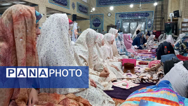 اعتکاف دختران دانش‌آموز در قم