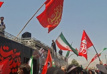 ای ساربان! آهسته ران آرام جانم می‌رود