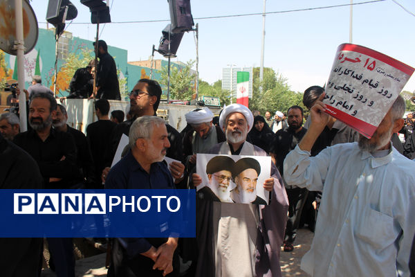 اجتماع مردم قم به‌مناسبت قیام 15 خرداد در مقابل بیت تاریخی امام خمینی(ره)