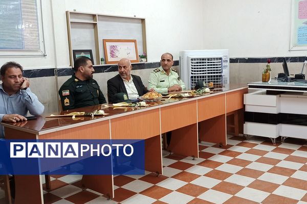 گرامیداشت هفته نیروی انتظامی در مدرسه یادگار امام ورامین