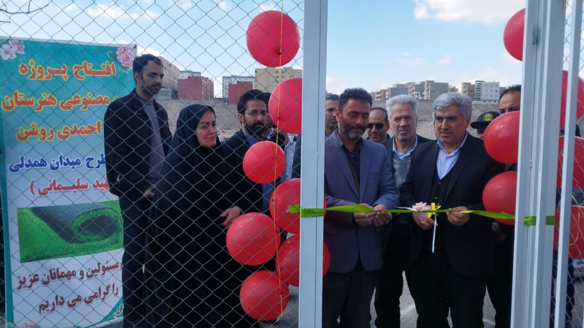 زمین چمن مصنوعی دبیرستان شهید احمدی روشن شهر سهند به‌ بهره‌برداری رسید