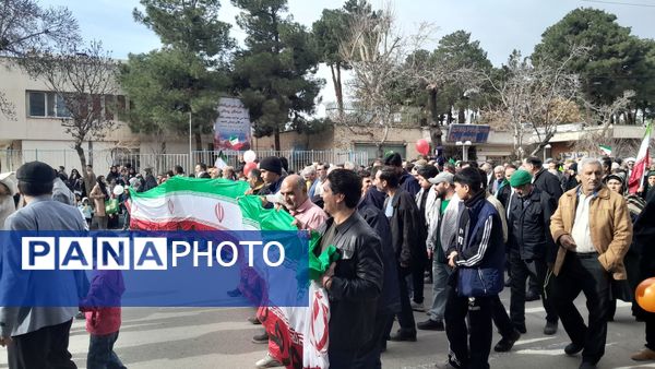 راهپیمایی ۲۲ بهمن نشان دهنده همبستگی و اتحاد مردم ایران 