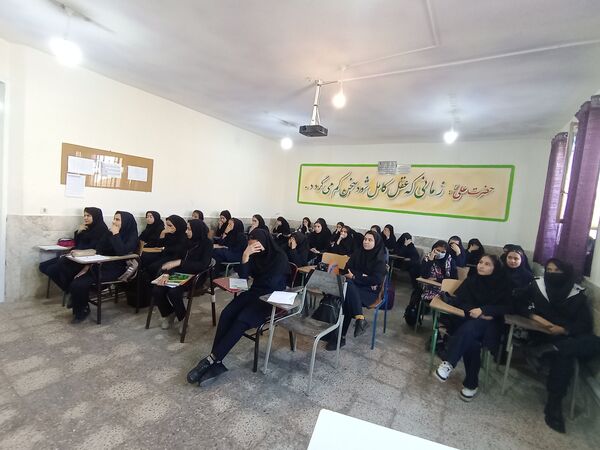 گفتمان دینی در دبیرستان دخترانه فاطمیه کاشمر