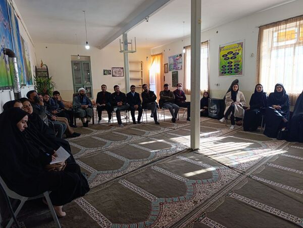 جلسه توانمندسازی معاونین و مربیان پرورشی در محور جنگل شهرستان رشتخوار