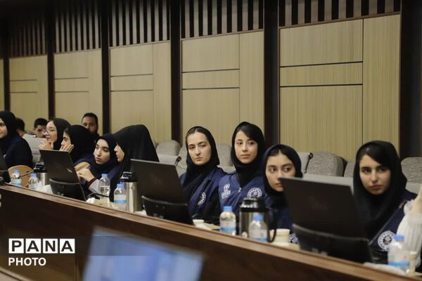 نشست صمیمانه مدیرکل آموزش و پرورش شهر تهران با دانش‌آموز خبرنگاران منتخب پانا به مناسبت روز خبرنگار