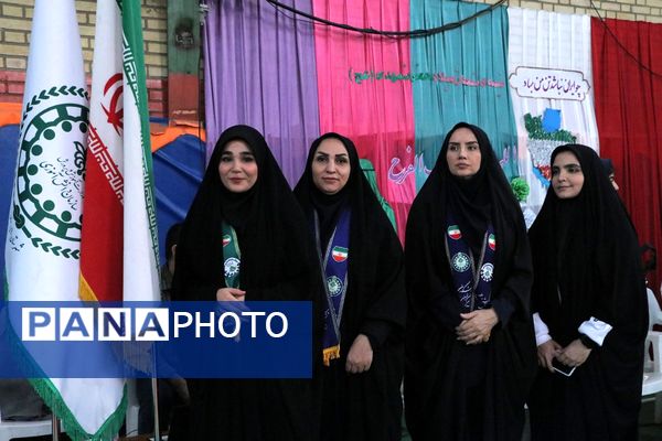 بهارستان دو صحنه همفکری، همدلی و همکاری پیشتازان در همایش یاوران انقلاب