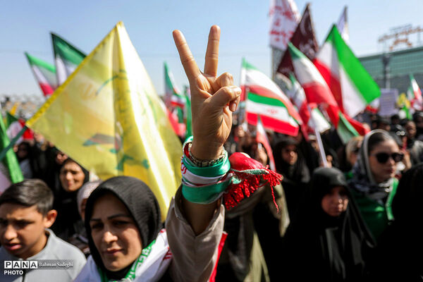رزمایش دختران «جان‌فدای ایران»