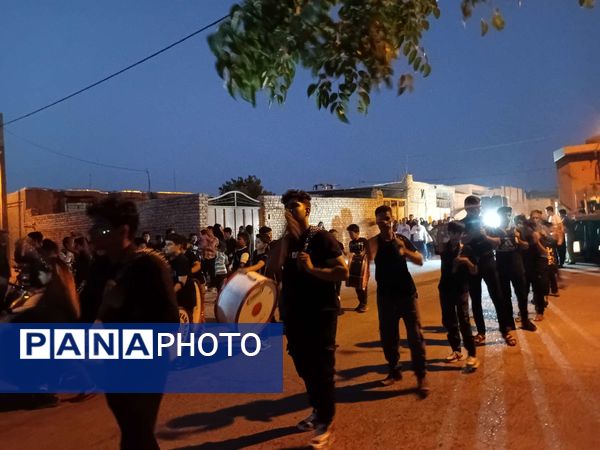 عزاداری هیئت زنجیر زنی روستای نقاب در شب شهادت امام رضا(ع)
