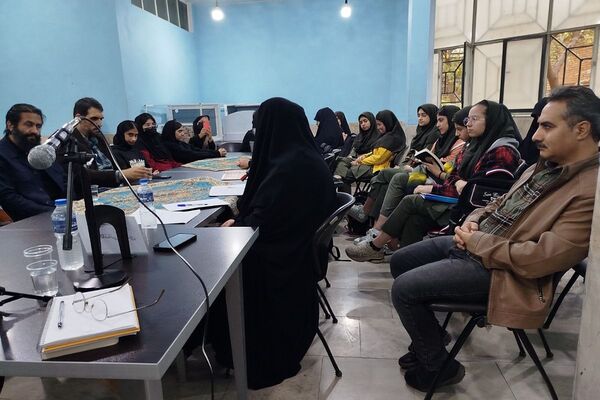  نشست نقد و بررسی کتاب در کتابخانه عمومی علامه امینی 