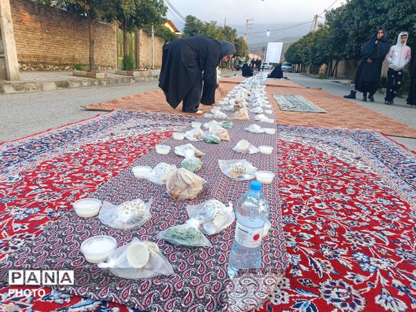 سفره افطاری خیابانی و تجمع منتقمین رهبر شهید در روستای ریحان‌آباد گلوگاه