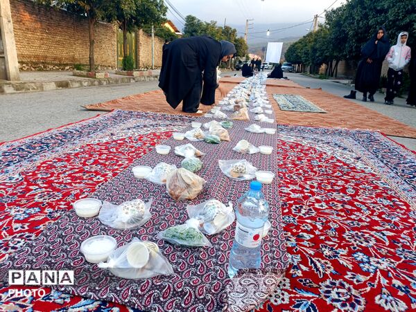 سفره افطاری خیابانی و تجمع منتقمین رهبر شهید در روستای ریحان‌آباد گلوگاه