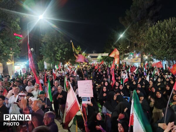 سدی از ایمان؛ بازگوییِ، شکوهِ اجتماعات شبانه در حسینیه امام خمینی(ره)