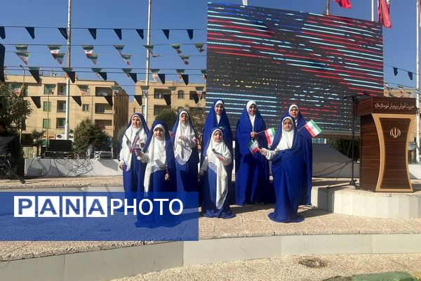 برگزاری مراسم راهپیمایی سیزده آبان با حضور دانش‌آموزان و مسئولین در ملارد