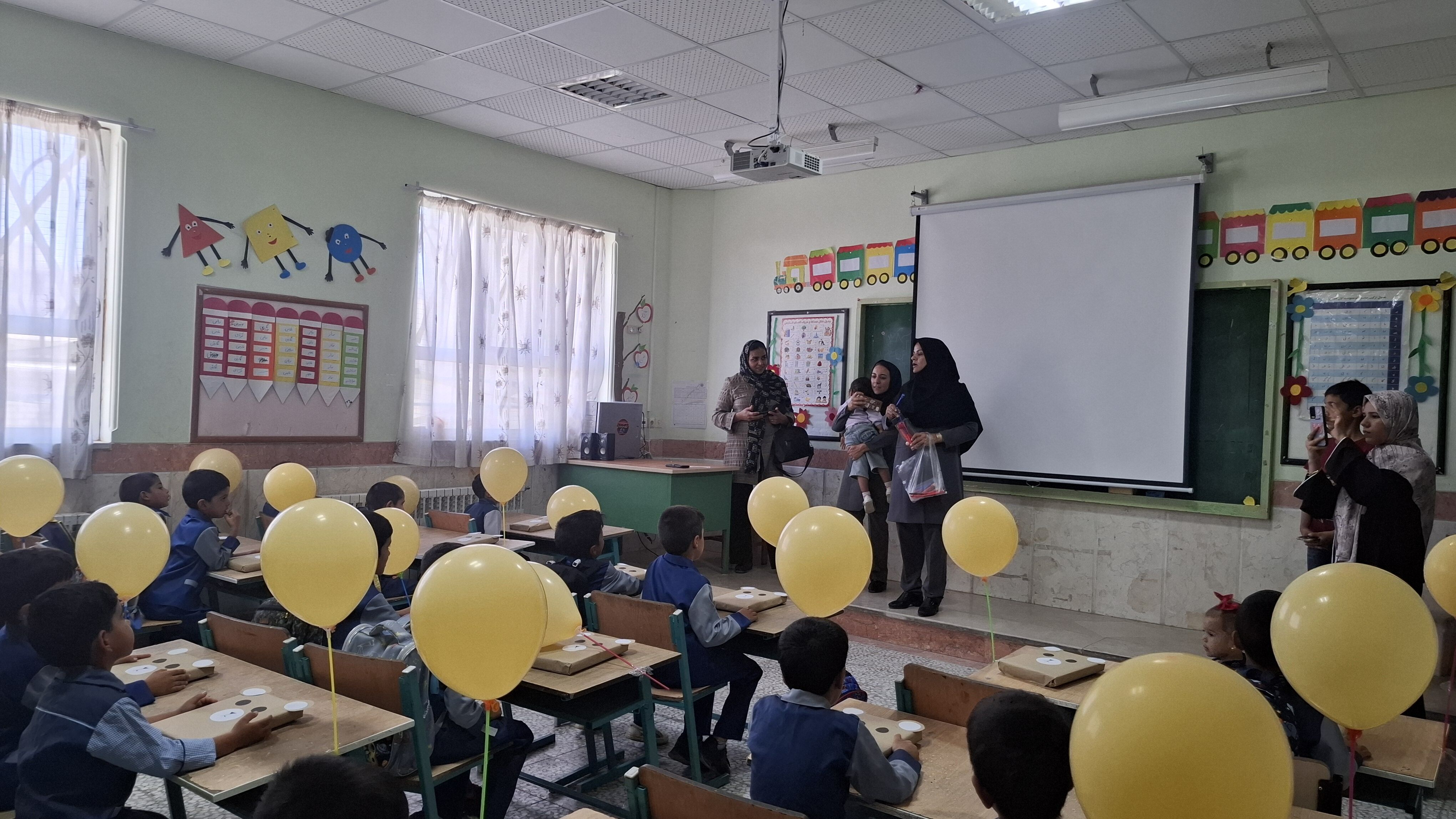 جشن شکوفه ها در دبستان شهید قهرمان شهرستان خوسف