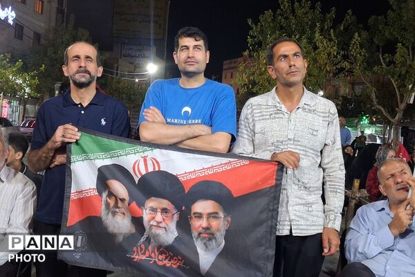 قدرت مشت، شکوه پرچم؛ نمادهایی از پایداری بی پایان