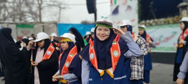 دانش‌آموزان البرزی جشن پیروزی انقلاب را در ۲۲ بهمن باشکوه رقم زدند