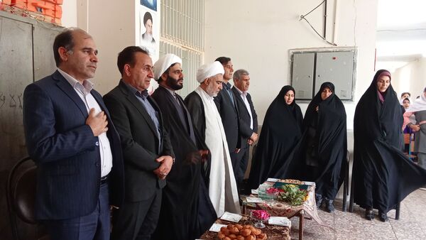 مراسم سپاس معلم در مدارس شهرستان دره شهر