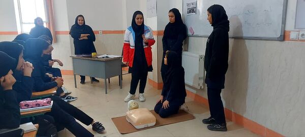 گرامیداشت هفته پدافند غیر عامل در دبیرستان نمونه دولتی برکت خاتم