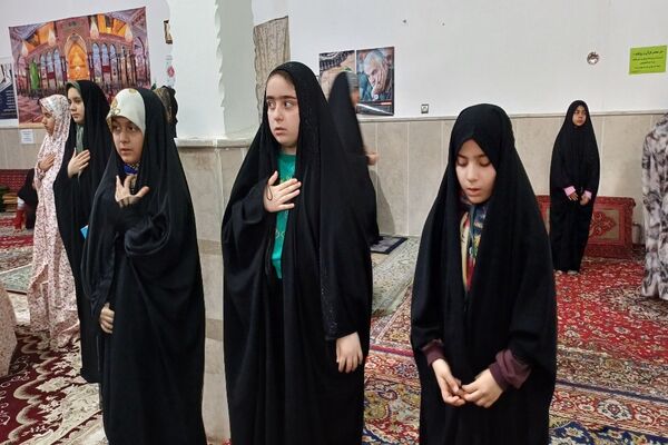 قرائت دعای ام داوود توسط معتکفین دختر 
