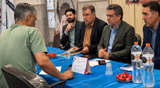 برپایی میز خدمت شرکت آب و فاضلاب در آباده