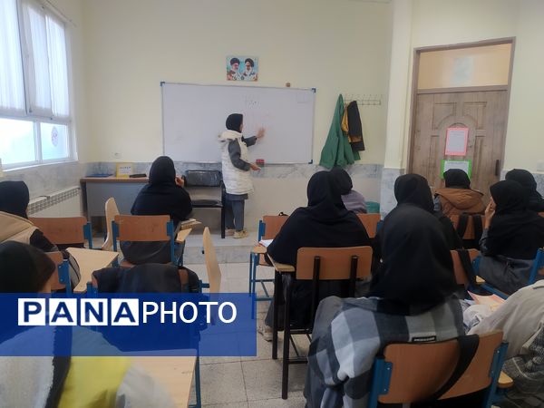 اجرای طرح مدادم در دبیرستان دخترانه امید 