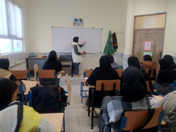 اجرای طرح مدادم در دبیرستان دخترانه امید 