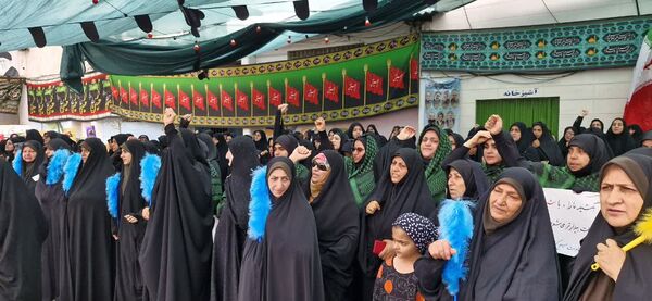 دسته‌روی بسیجیان عزادار حسینی در محمودآباد