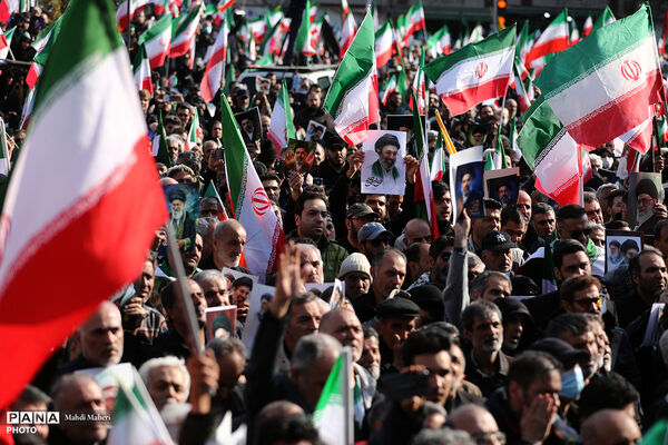 مراسم بیعت با سومین رهبر انقلاب در تهران - 2