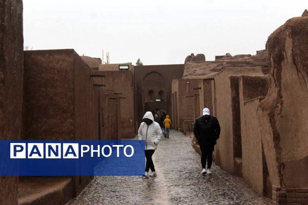 ارگ باران زده و بویِ نم کوچه‌های کاهگلی