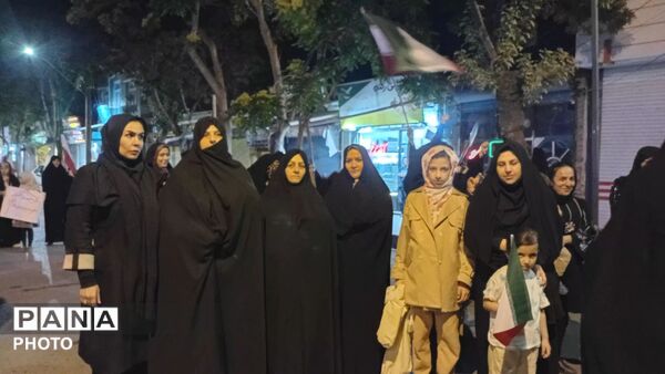 هم‌نوایی فرهنگیان و دانش‌آموزان اهر در سوگواره شبانه رهبر شهید