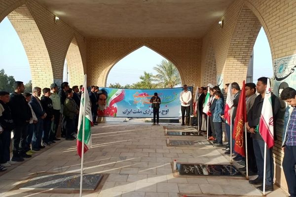 غبارروبی و عطرافشانی قبور مطهر شهدا هم‌زمان با آغاز دهه فجر در بردخون