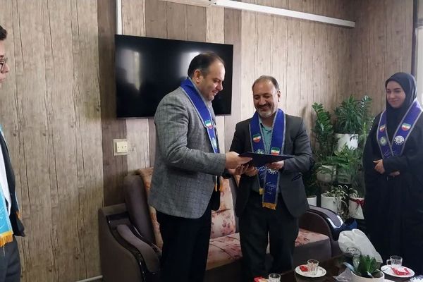 اعطای حکم رئیس شورای برنامه‌ریزی آموزش و پرورش ناحیه یک اراک