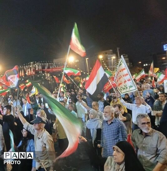 میدان انقلاب، میعادگاه خروش ملت در فریاد «الله‌اکبر» و طنین «مرگ بر آمریکا» و «مرگ بر اسرائیل»