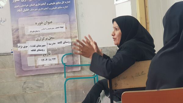 جلسه توجیهی حفاظت از منابع طبیعی در مدرسه گلشاد خلیل آباد