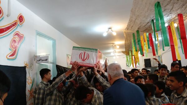 میزبانی دبیرستان نمونه دولتی شهید حاج قاسم سلیمانی شهرستان بن از شهید گمنام