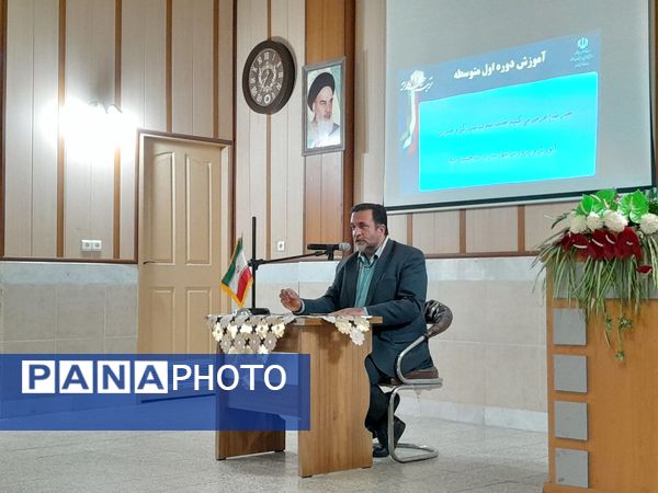 اولین نشست هم‌اندیشی مدیران مدارس مقطع متوسطه اول شهرستان تربت حیدریه 