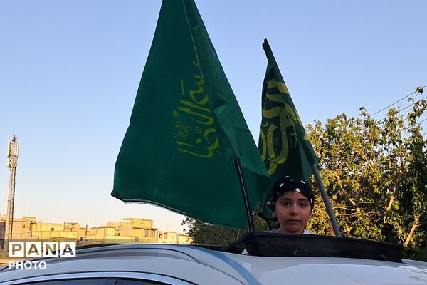 رژه‌ خودرویی با پرچم مقدس آستان‌قدس‌رضوی به مناسب دهه کرامت در بهارستان