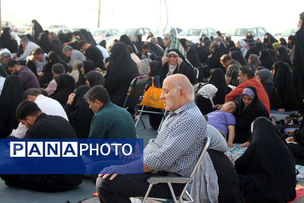 زمزمه عاشقانه دعای عرفه در یادمان 14 شهید گمنام کوه خضر نبی(ع)