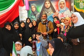 حاج حسین یکتا رزمنده هشت سال دفاع مقدس مهمان پاتوق دختران مبارز خرم آباد