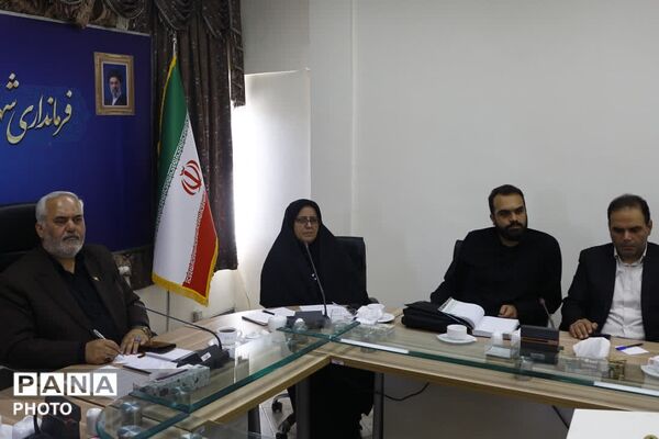 تجلیل فرماندار فیروزکوه از کارکنان حراست 