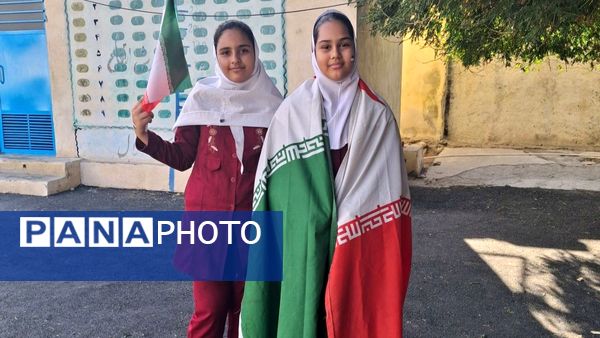جشن باشکوه دهه فجر و پاسداشت پرچم جمهوری اسلامی در دبستان استقلال حاجی‌آباد