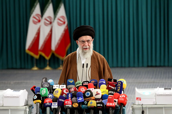 حضور رهبر معظم انقلاب در رای گیری مرحله‌ دوم انتخابات مجلس
