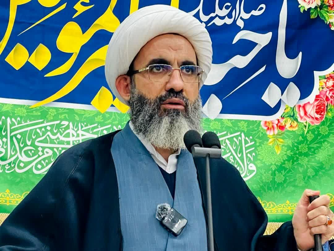 بر الگوگیری از سیره اهل‌بیت(ع) و در برابر توطئه‌های دشمن هوشیار باشیم