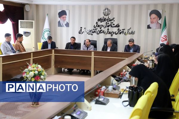 نشست مدیرکل آموزش و پرورش آذربایجان شرقی با نمایندگان مجلس دانش‌آموزی