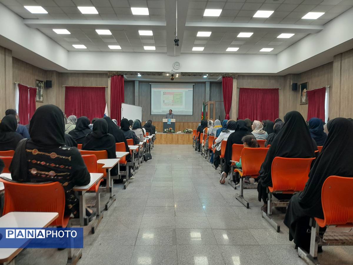  جلسه آموزش خانواده در مدرسه مصلی‌نژاد مشهد