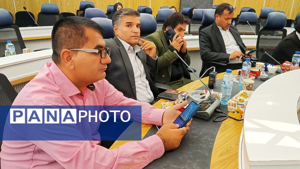 نشست خبری نماینده بویراحمد دنا و مارگون با خبرنگاران 