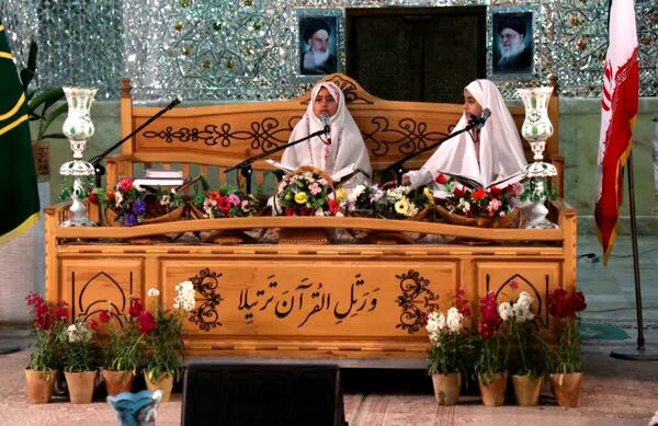 اجتماع روزه اولی‌ها با حضور پرشور دانش‌آموزان دختر در آستان مقدس حضرت محمد هلال بن علی (ع) 