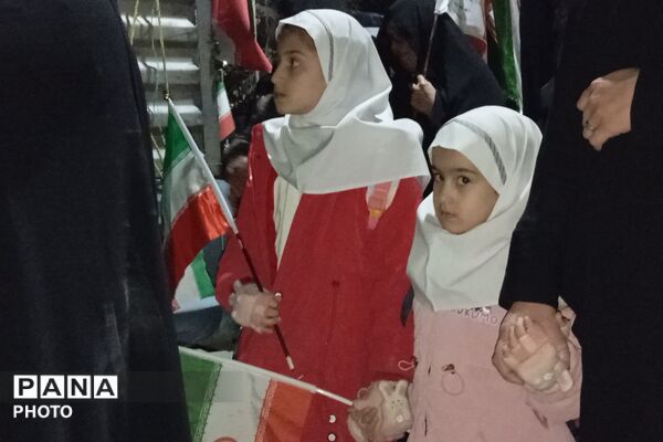 شهر بن یک صدا فریاد ایستادگی سر داد