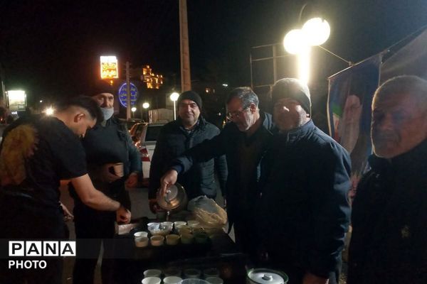پذیرایی خادمان موکب شهدای فیروزکوه 